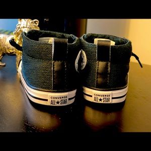 Todler converse boots in excellent condition.